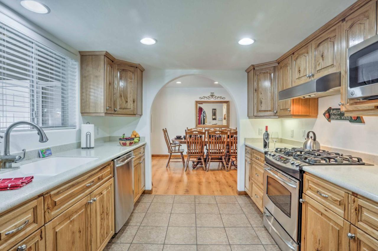 Lakeside Home With Game Room, Yard, Deck And Fireplace Pinetop-Lakeside Ngoại thất bức ảnh